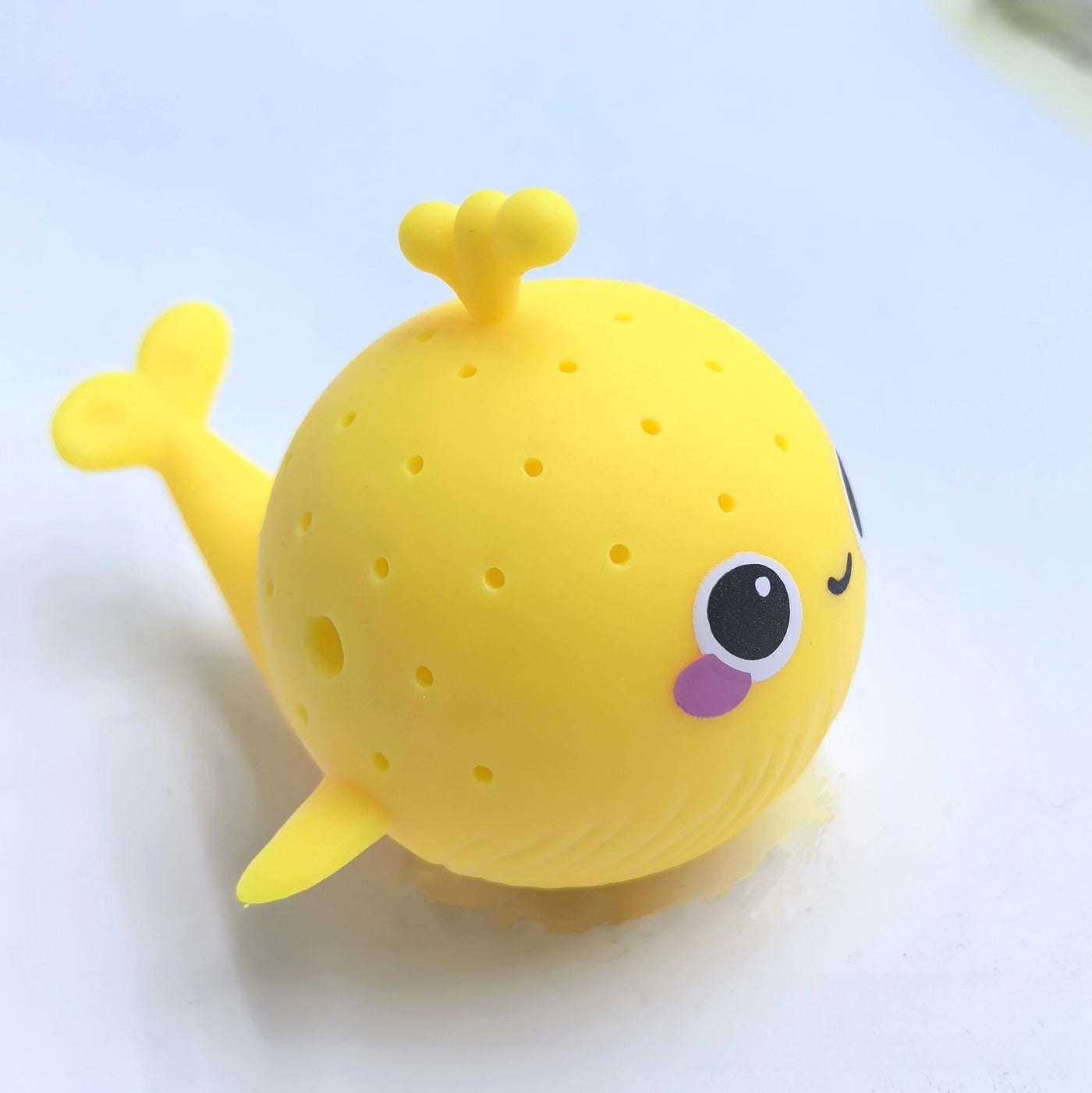 Jouets de bain baleine éponge Mybooni — Anti-stress squeezy natation enfant